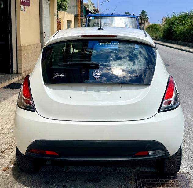 Lancia Ypsilon 1.0 FireFly 5 porte S&S Hybrid Ecochic Silver - Foto 4