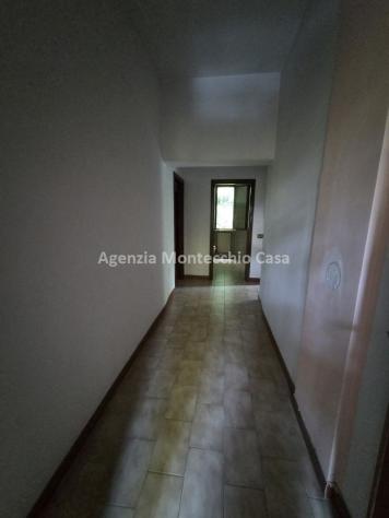 CASA SINGOLA CON DUE APPARTAMENTI, AMPIO TERRENO E VISTA PANORAMICA - Foto 14