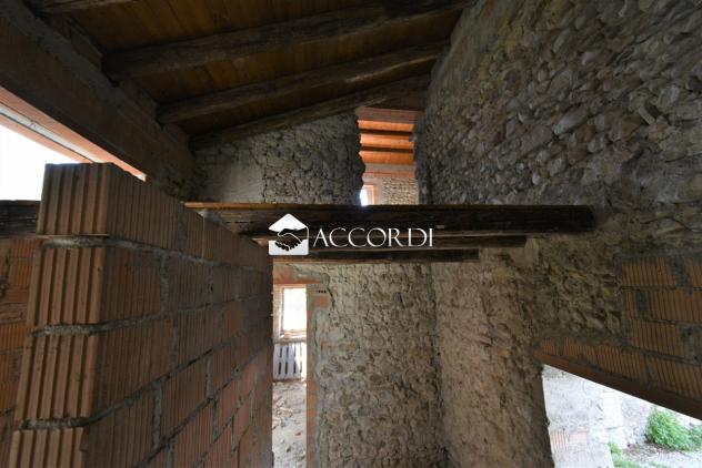 Interessante rustico composto su diversi livelli da ristrutturare in vendita a Cordignano. - Foto 6