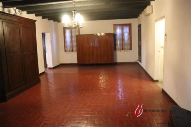 Rustico / Casale di 340 m² con più di 5 locali e box auto in vendita a Erbè - Foto 19