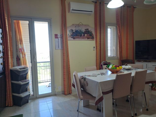 Luminoso appartamento trilocale con doppia esposizione Villasmundo.RifVR253 - Foto 2