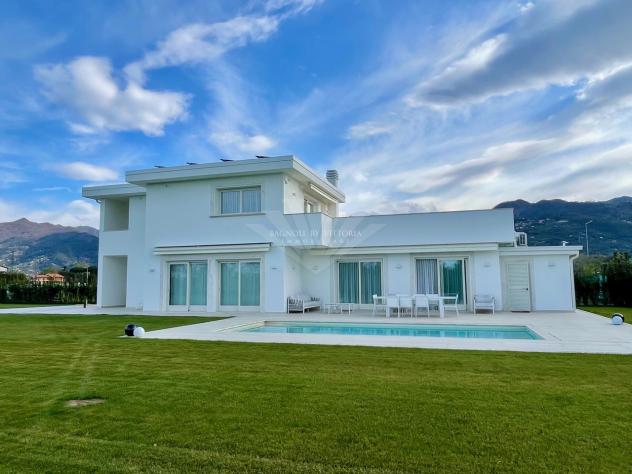 VILLA di 12 vani e di 180 mq (PIETRASANTA) rif. 442/VV - Foto 4