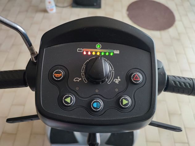 SCOOTER ELETTRICO PER ANZIANI E DISABILI (CE) - Foto 4