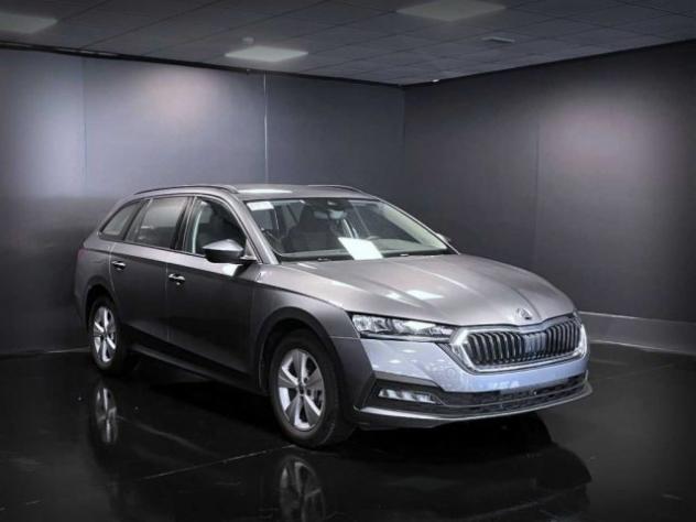 SKODA Octavia 2.0 TDI 116CV WAGON DSG Executive rif. 23095091 - Foto 2