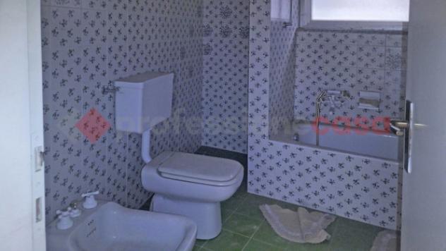 Casa indipendente di 380 m² con più di 5 locali e box auto in vendita a Agrate Conturbia - Foto 12