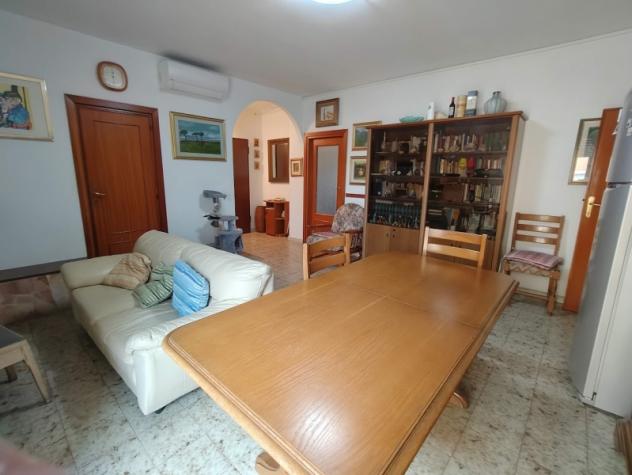 Vendiamo ampio appartamento vicinanze spiaggia. - Foto 3