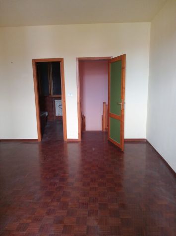 PORZIONE INDIPENDENTE CON GARAGE E GIARDINO - Foto 3