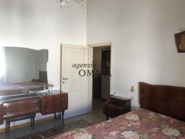 Immobile terratetto, da ristrutturare, disposto su due piani principali, oltre cantina e soffitta, con un gradevole giardino interno ed alcune pertine - Foto 18