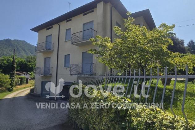 Appartamento di 150 m² con 4 locali e box auto in vendita a Laveno-Mombello