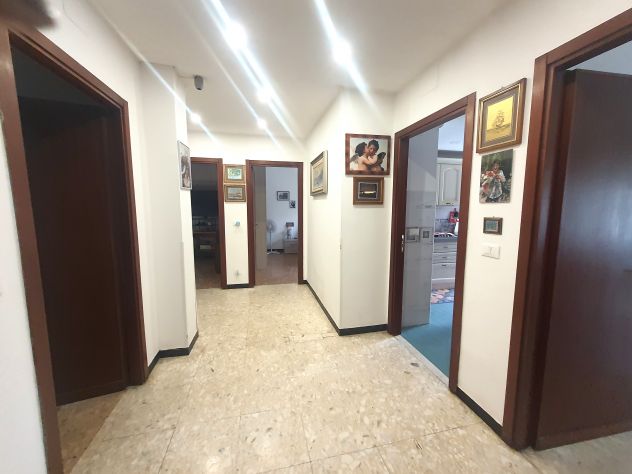 7 vani, ampio terrazzo al piano - Foto 2