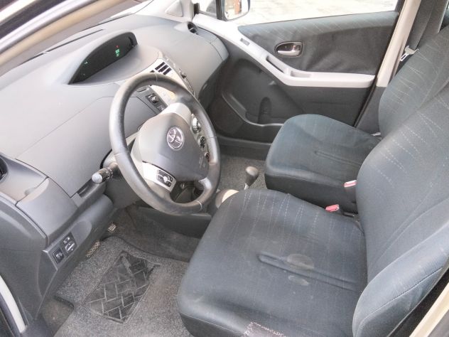 toyota yaris 1.0 automatica - Foto 9