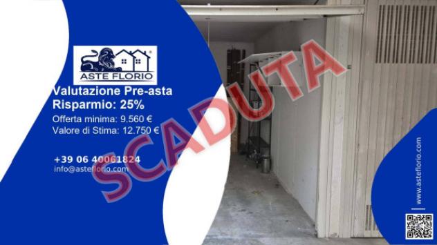 Immobile in asta di 15 m², box auto in vendita a Lesmo