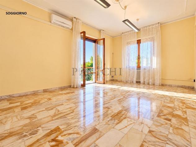 MONTARIOSO – LUMINOSO APPARTAMENTO DI 125 MQ CON TERRAZZO E ASCENSORE - Foto 12