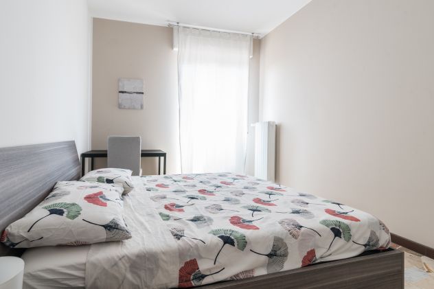 AMPIA STANZA COMODISSIMA PER LINEA LILLA IN ZONA BICOCCA