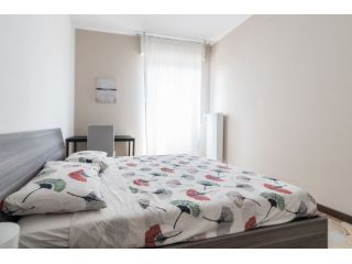 AMPIA STANZA COMODISSIMA PER LINEA LILLA IN ZONA BICOCCA