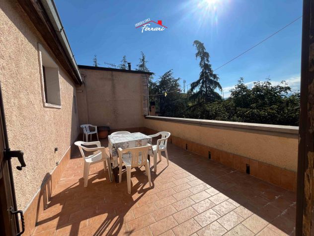 MANSARDA ARREDATA CON GRANDE TERRAZZA PANORAMICA – € 400 AL MESE - Foto 4