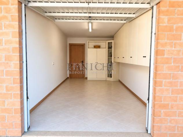 Appartamento luminoso con 3 camere, terrazzo, garage e cantina - Foto 16