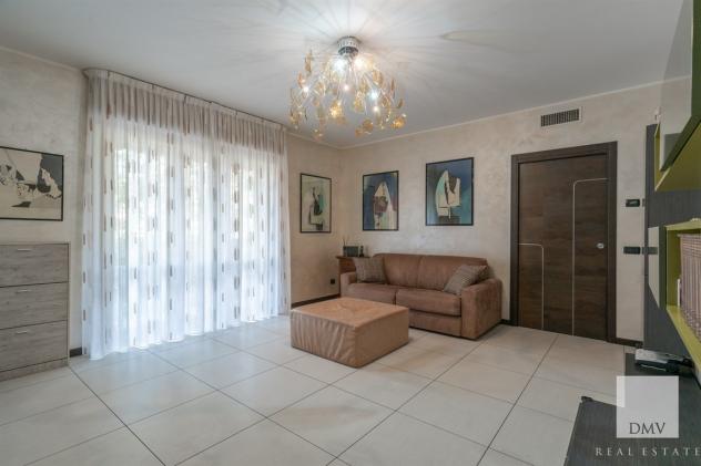 4 LOCALI CON DOPPI SERVIZI, BOX E CANTINA - Foto 4