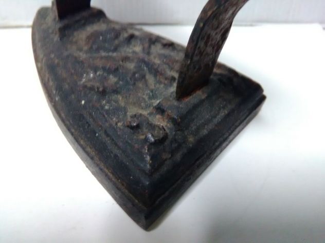 Ferro da stiro antico in ghisa d'epoca primi 900 - Foto 4