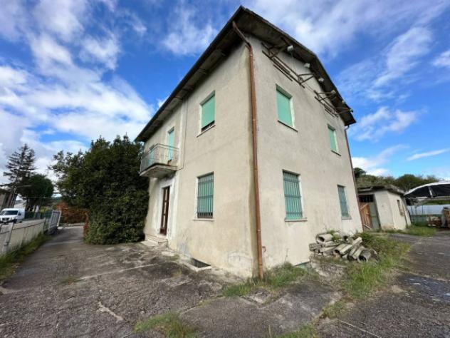 Immobile in asta di 335 m² con più di 5 locali e box auto doppio in vendita a Fermignano - Foto 2