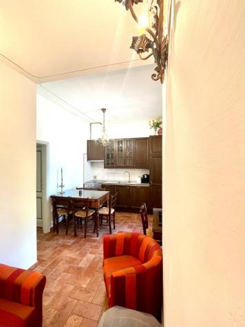 Appartamento arredato composto da soggiorno con angolo cottura, camera matrimoniale e camera singola, due bagni e grande terrazzo, il tutto completame - Foto 11