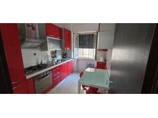 CENTOCELLE GRAZIOSO TRILOCALE SEMI-ARREDATO CON BALCONE.