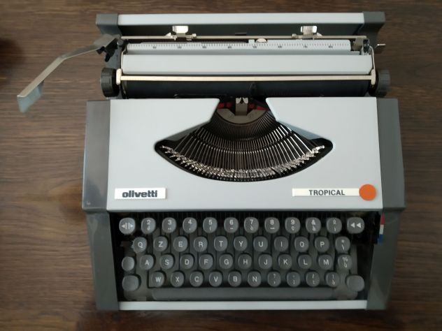 Macchina da scrivere Lettera 22 Tropical vendo a Milano