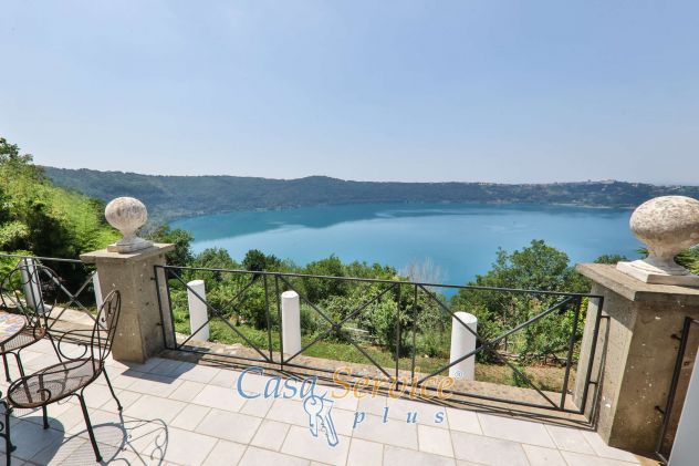 Splendida villa con vista sul lago a Castel Gandolfo - Foto 9