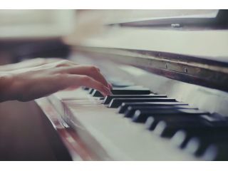 Pianista offre lezioni di pianoforte a tutti i livelli a Pavia