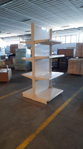 Scaffali usati per negozi di fornitura parrucchieri