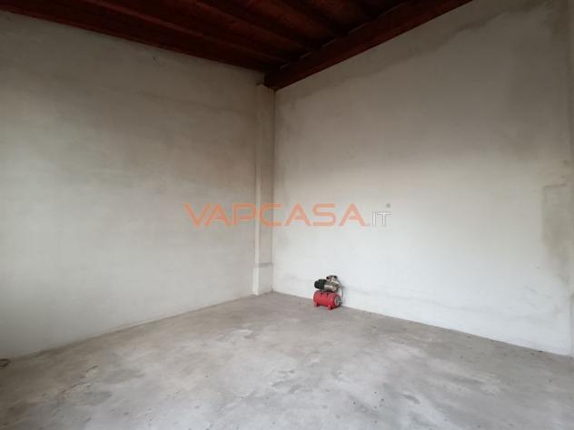RUSTICO CON PROGETTO APPROVATO, DUE AUTORIMESSE E CORTILE - Foto 13