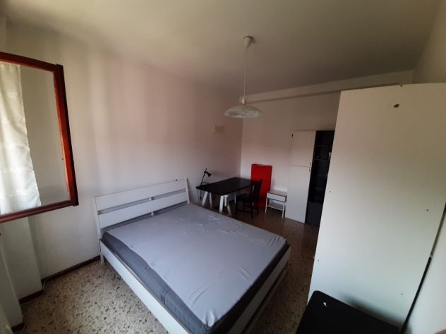 Ampia stanza singola zona Accursio