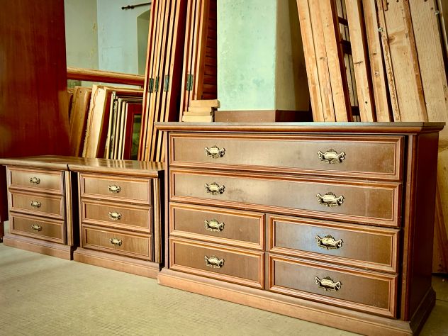 Cassettiera e comodini in legno di noce - Foto 5