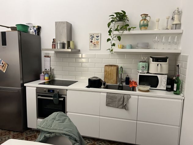 Cucina completa con elettrodomestici