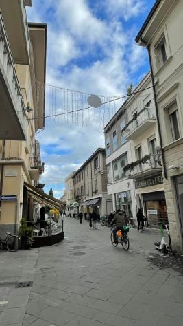 Oltre 3 vetrine in vendita a Rimini