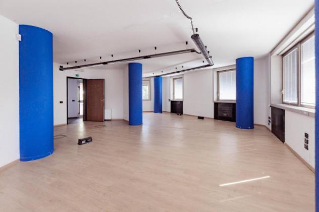Palazzo / Stabile di 3100 m² con più di 5 locali in vendita a Brescia
