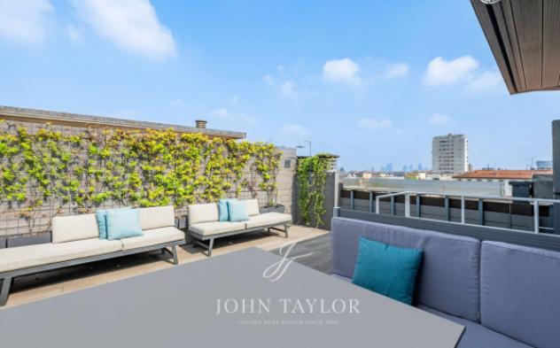 Attico / Mansarda di 145 m² con 5 locali in vendita a Milano