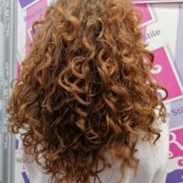 Riccioli e Stile dal 1991- Specialisti dei capelli ricci