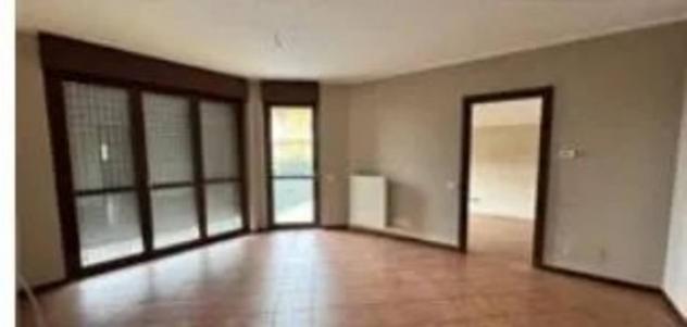 Immobile in asta di 89 m², box auto doppio in vendita a Oleggio - Foto 2