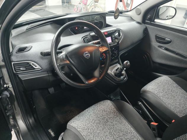 Lancia Ypsilon 1.0 FireFly 70cv Hybrid Silver - Foto 2