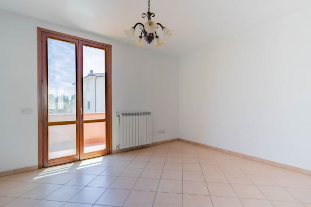 VILLETTA ANGOLARE CON 600 MQ DI GIARDINO, SUBITO LIBERA! - Foto 8