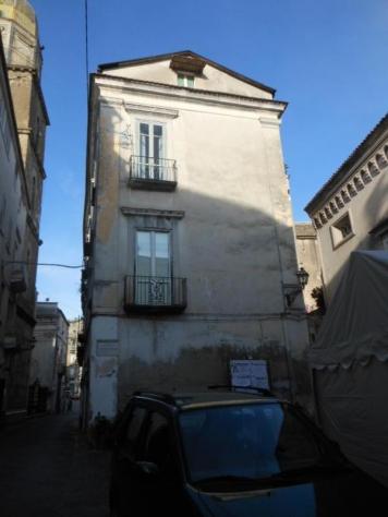 1808/TEANO Appartamento al secondo piano di mq 130 in antico palazzo al centro di Teano