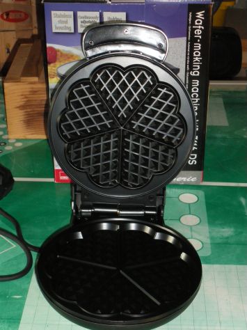 MACCHINA AUTOMATICA PER CIALDE O WAFFEL