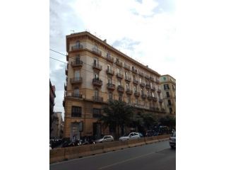 Camera doppia o uso singola per studentesse in Napoli al Corso Umberto I n. 311