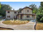 Villa di 340 m² con 4 locali e box auto in vendita a Folignano [rif. DV-14133]