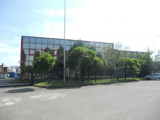 Immobile di 5000 m² con più di 5 locali in affitto a Rho