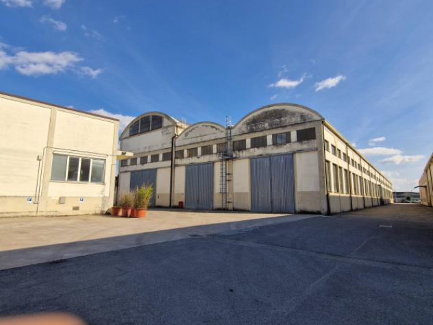 Immobile di 3215 m² con più di 5 locali in affitto a Settimo Milanese