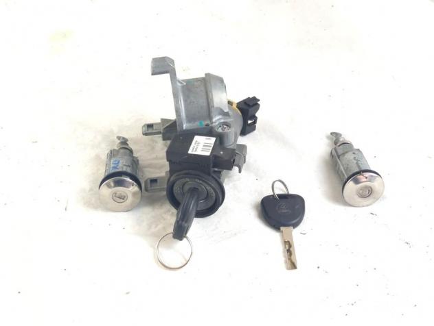 4408A040 KIT BLOCCHETTI ACCENSIONE APERTURA CON CHIAVE MITSUBISHI COLT 1.1 B 55KW 5M 5P (2008) RICAMBIO USATO
