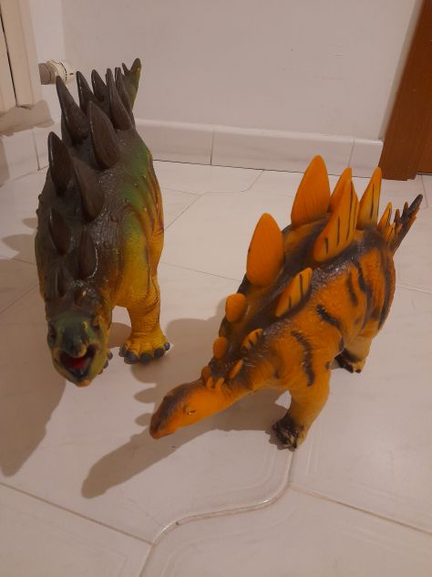 Otto dinosauri giganti di plastica rigida, perfetti ed intoccati mai utilizzati. - Foto 7