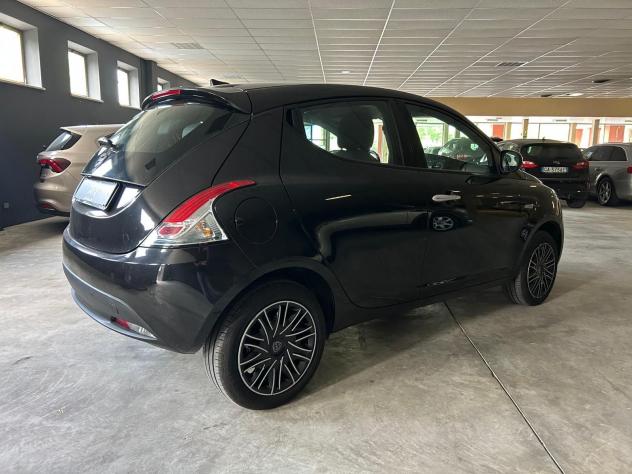 Lancia Ypsilon 1.0 FireFly 70cv Hybrid - Foto 4